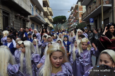 BROLO – Un successo la sfilata di domenica, si replica martedì.