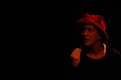 PAGLIARA – Il dialetto napoletano a scandire le ossessioni della mamma: Gianluca Cesale segna la terza tappa di Pubblico Incanto Artheatre Festival