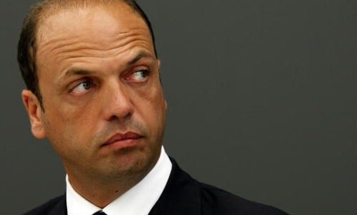 ANGELINO ALFANO – Sabato a Santo Stefano di Camastra per la nuova Caserma?