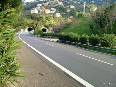 INCIDENTE SULLA A20 – Auto vola dal viadotto, tra Brolo e Rocca