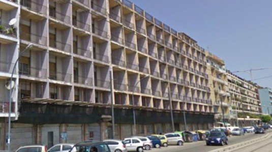 PALAZZO DEI LEONI – La vendita dell’ex Hotel Riviera tra le priorità per il contenimento delle spese dell’Ente