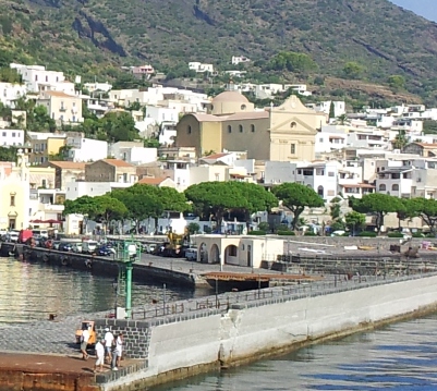 SANTA MARINA SALINA – Da domani e fino a sabato attracchi spostati a Rinella