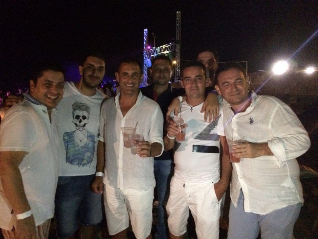 TORRENOVA – White party in spiaggia