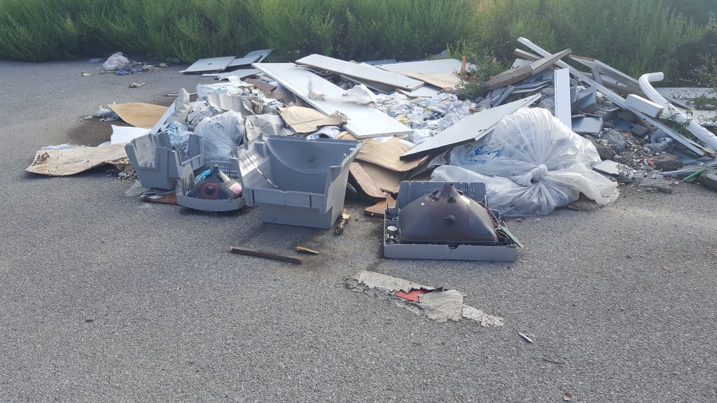 LEGAMBIENTE LONGANO – Micro discarica presente nel territorio barcellonese