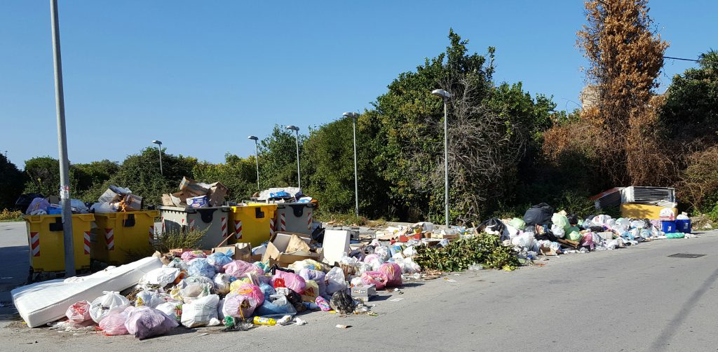 LEGAMBIENTE DEL LONGANO – Ancora rifiuti abbandonati sulle strade
