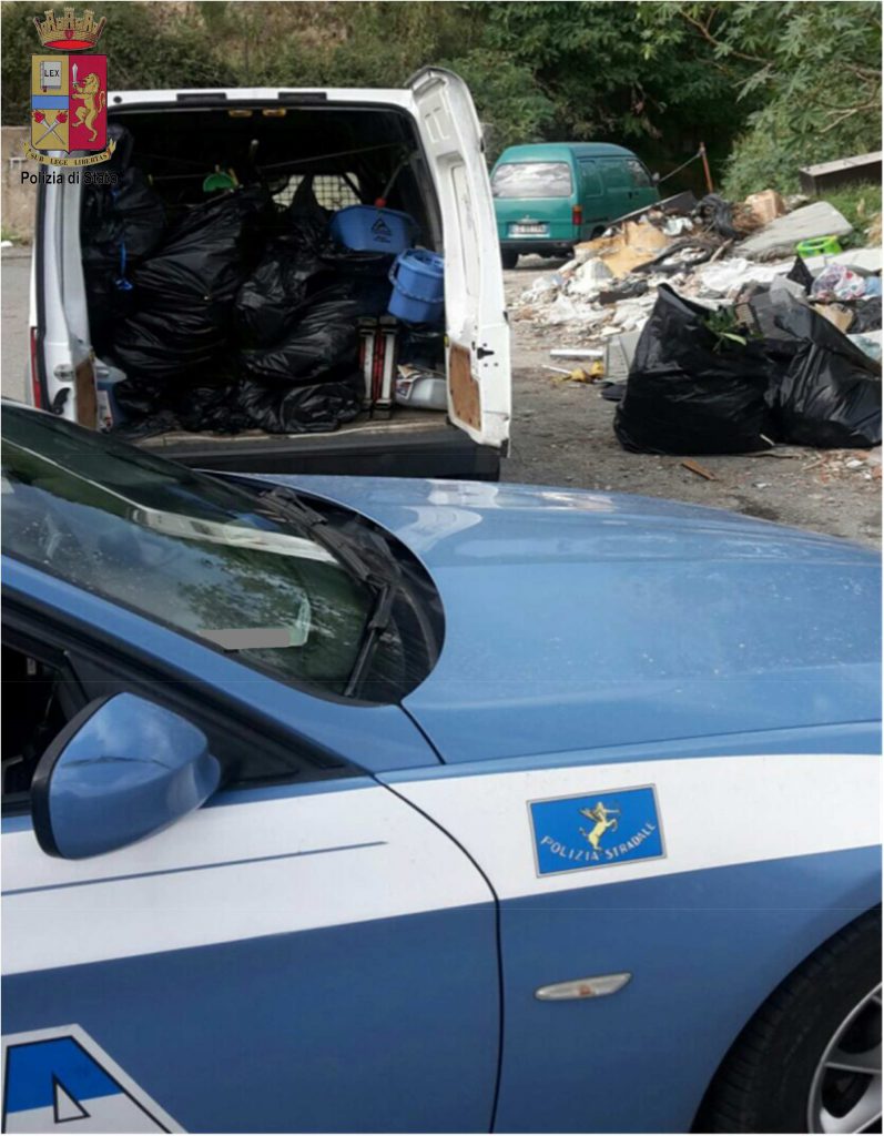 MESSINA – Deposito abusivo di rifiuti. Multato dalla Polizia Stradale autotrasportatore