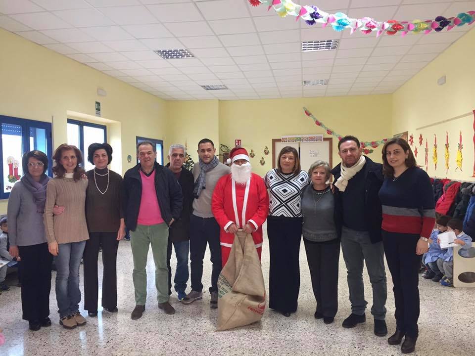 TORRENOVA –  Babbo Natale va scuola e scoppia l’allegria