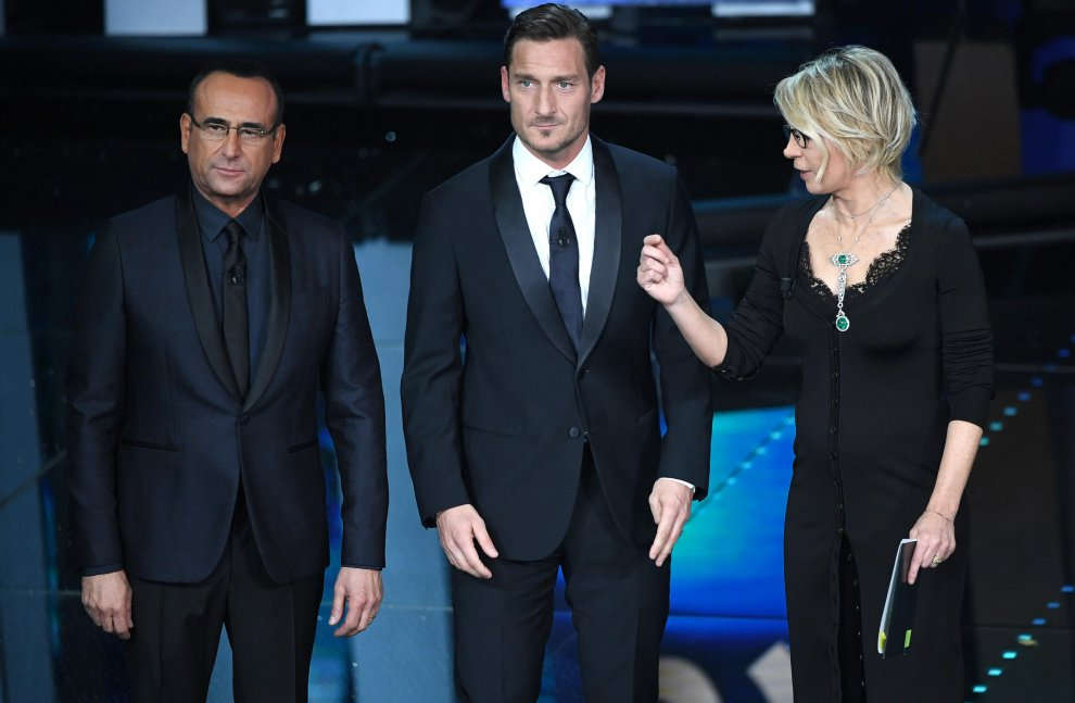 SANREMO 2017 – Francesco Totti: che gag con Carlo Conti su Roma-Fiorentina