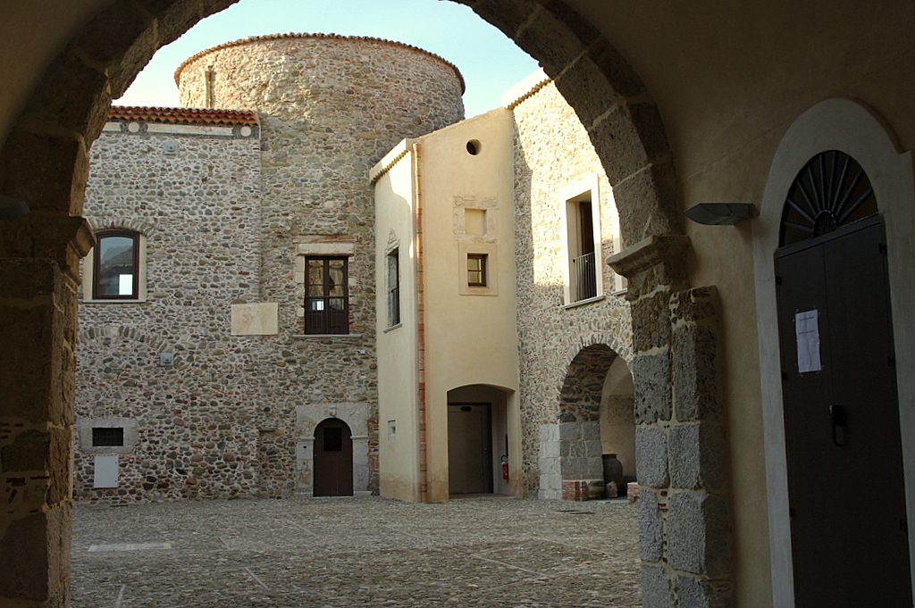 SANT’AGATA MILITELLO – Regolamento per la cessione della cubatura, incontro al castello Gallego