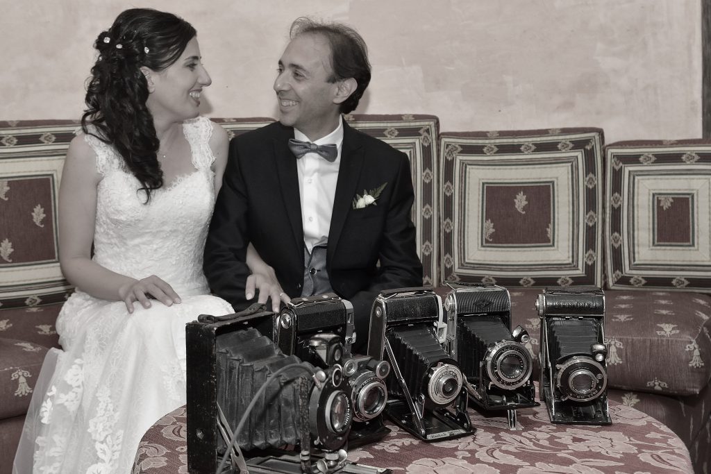 SCATTI RETRO’- Giuseppe e Michelle scelgono le vecchie reflex, ed il loro matrimonio diventa un pezzo di storia della fotografia