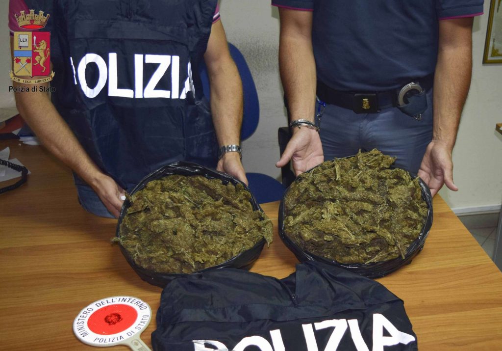 MILAZZO – Duplice arresto alla fermata dei bus