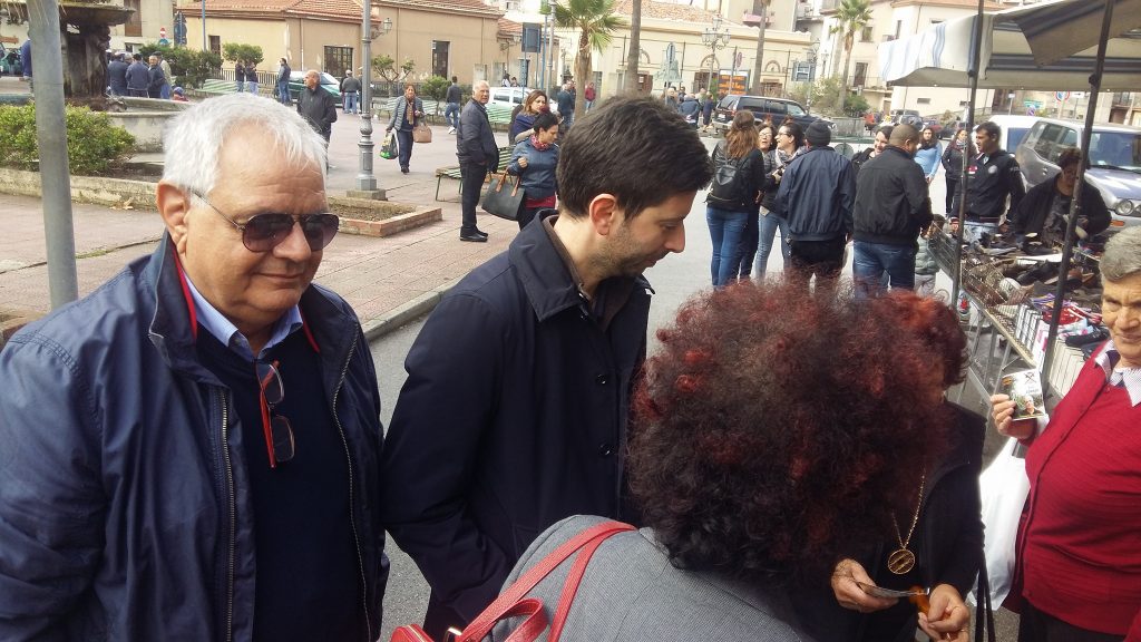 MARCELLO & ROBERTO – Insieme a Tortorici, al mercato, parlando con la Gente, alla ricerca del “voto utile”