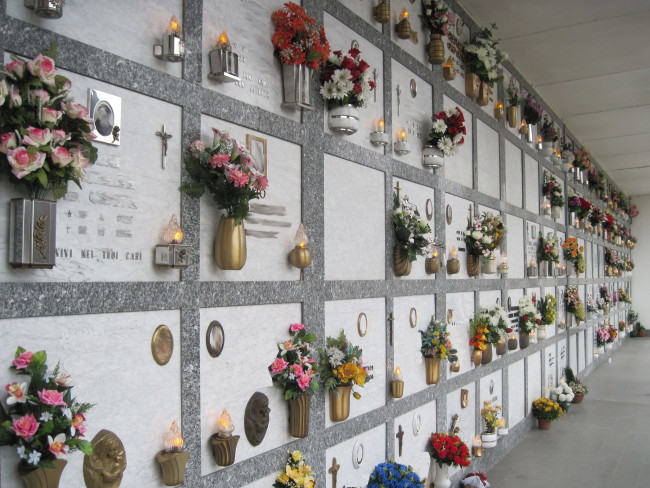 SANT’AGATA MILITELLO – Il cimitero nel mirino dell’opposizione consiliare