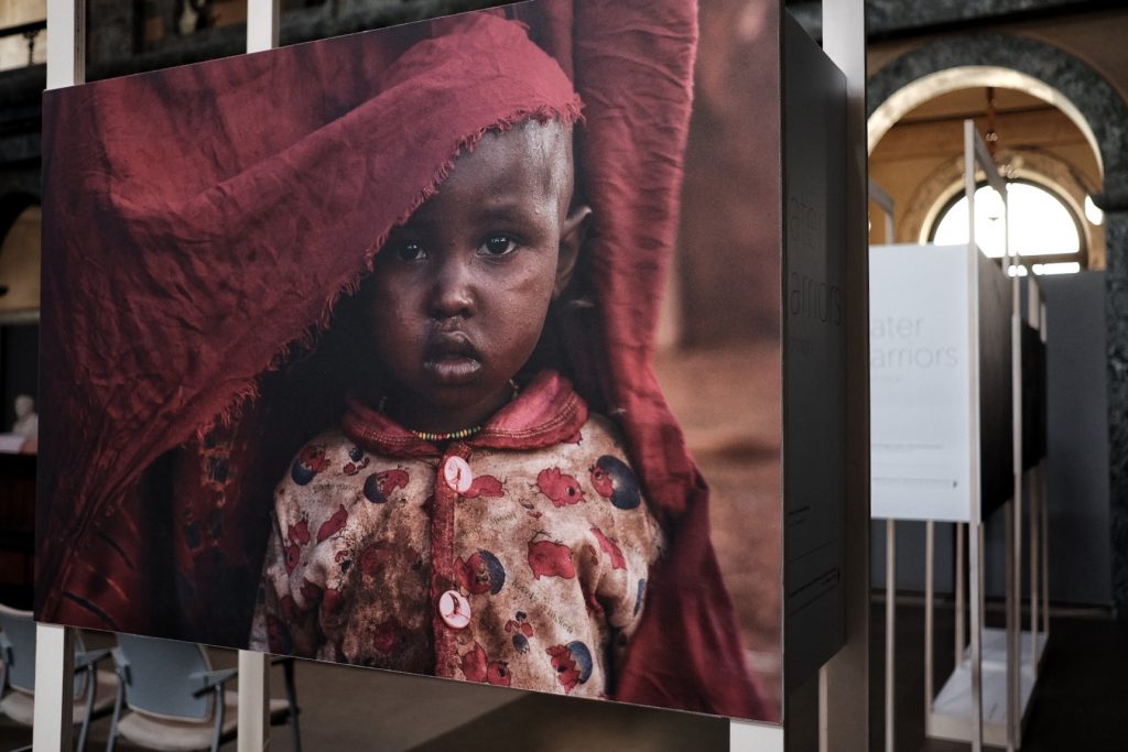 CAMERA COMMERCIO – ‘Water Warriors’ inaugurata la mostra internazionale di Lynn Johnson