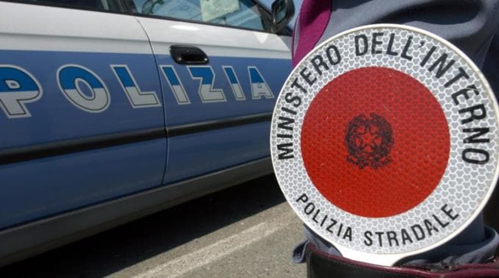 POLIZIA STRADALE – Arrestato 44enne di Palermo, trafugava gasolio da mezzi in sosta in un’area di servizio dell’A20