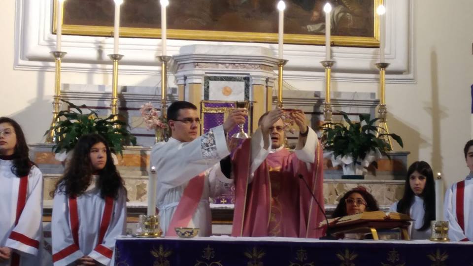 PRIMA MESSA – Brolo “accoglie” il giovane Diacono Giuseppe Lombardo