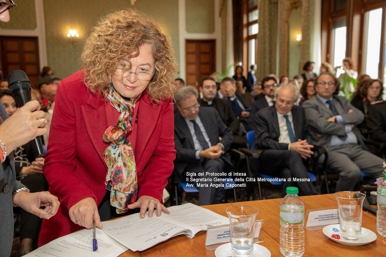 CITTÀ METROPOLITANA – Agenda dei servizi a tutela delle donne vittime di violenza, avviata la raccolta dati