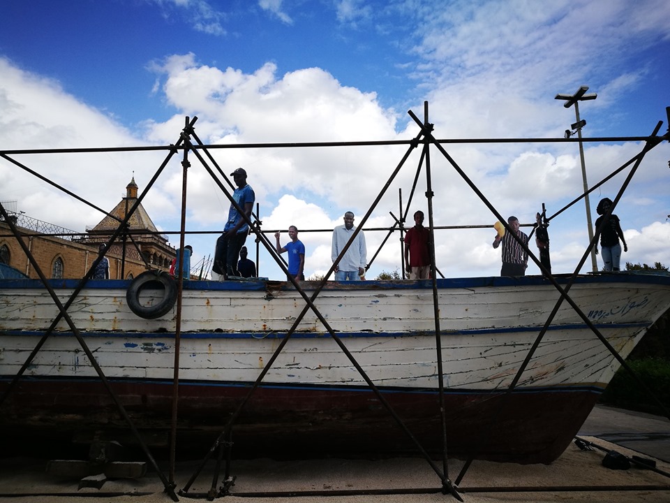 “ACQUA PASSATA” – A Palermo l’arte e il dolore dei migranti