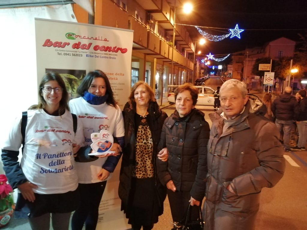 GOCCE DI SOLIDARIETA’ – I panettoni del “Bar del Centro”, a Brolo, diventano “solidali”