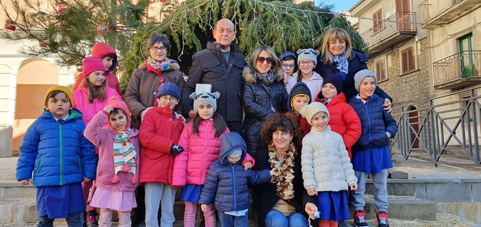 A FLORESTA – Gli auguri del sindaco e gli incontri tra bambini e anziani