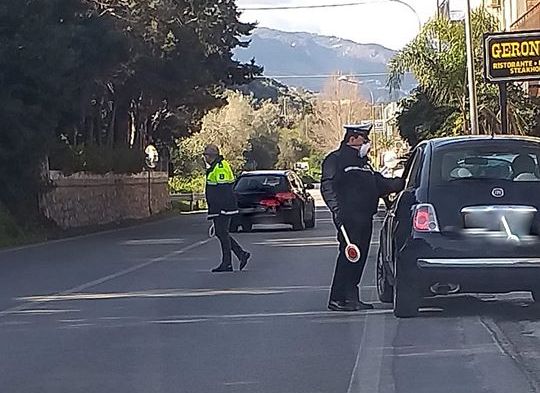CONTROLLI SPOSTAMENTI – A Torrenova la Polizia Municipale fa i “blocchi”