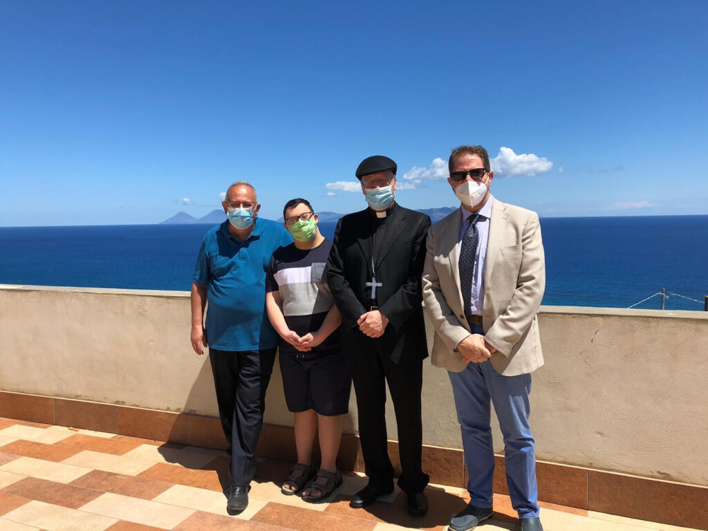GIOIOSA MAREA – Il Vescovo di Patti e il Direttore Generale dell’ASP di Messina visitano il “Villaggio della Speranza”