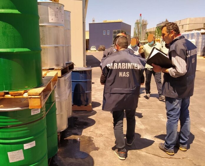 SANT’AGATA MILITELLO – Sequestrati 107 fusti contenenti succo di agrumi