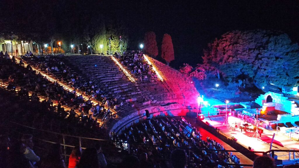 IMMAGINI DI UN SOLD OUT – L’Absolutely di Gilda Buttà Luca Pincini al Tindari Festiva