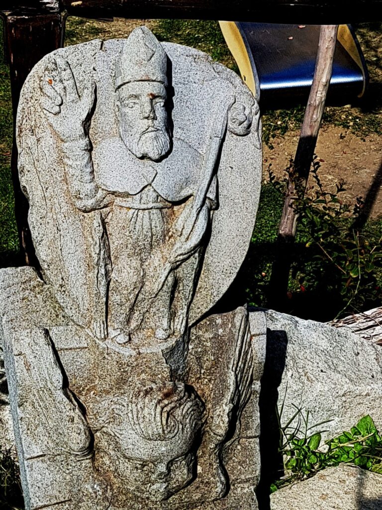 LA SCULTURA DI SAN LEONE – A Sinagra potrebbe svelare una porta sacra andata in rovina