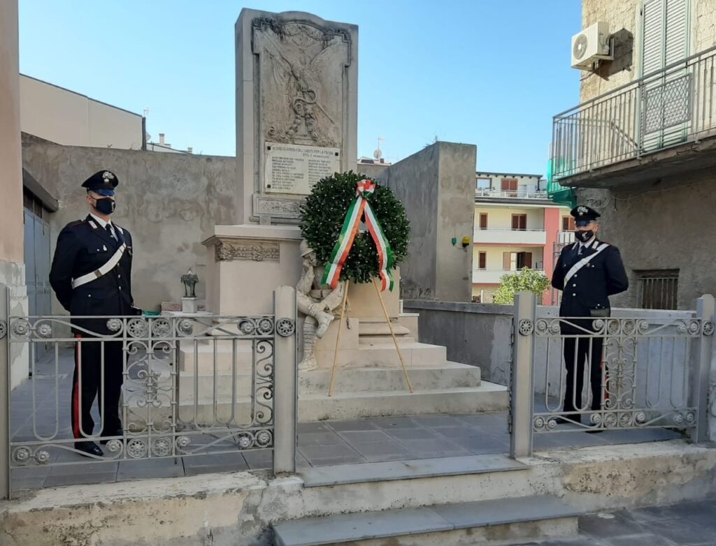 COMMEMORAZIONI A BROLO – Foto simbolo per l’omaggio ai Caduti