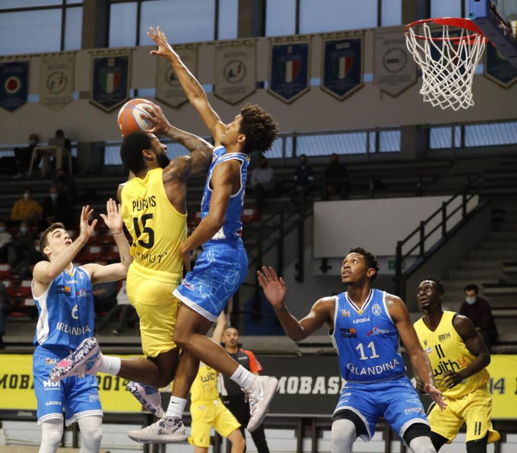 BASKET – Johnson trascina l’Orlandina. Espugnata Bergamo