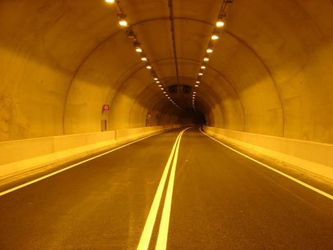 AUTOSTRADE SICILIANE – “Estate Sicura”: nella notte la messa in sicurezza della galleria Capo Pietra, sulla A18