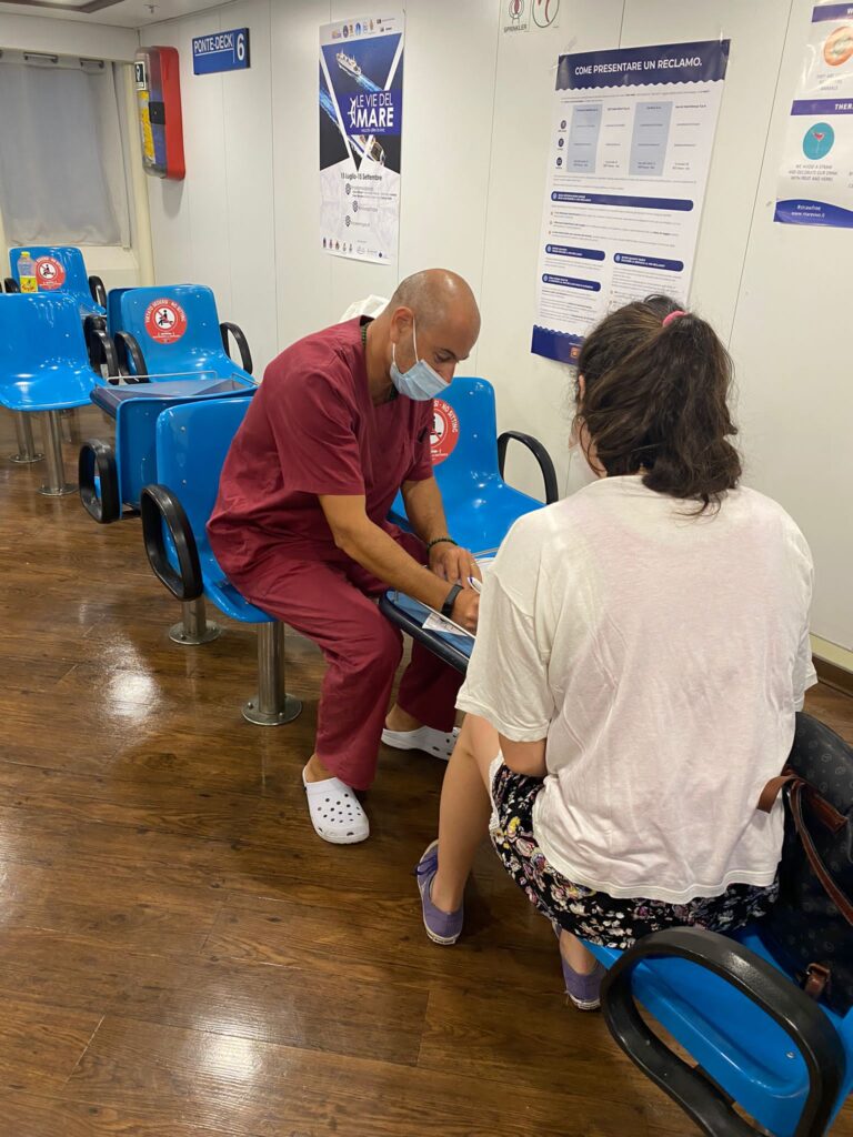 VACCINI E TAMPONI – Oggi per la prima volta in Sicilia su traghetto diretto Eolie e Napoli