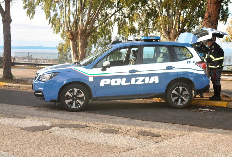 SICUREZZA ALIMENTARE – La Polizia di Stato sequestra cinquanta quintali di alimenti e denuncia due persone