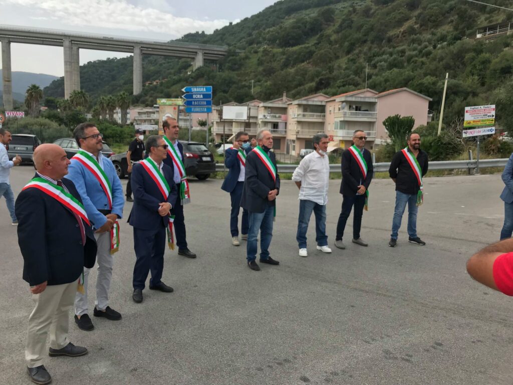 PROTESTA – Quella dei sindaci, a Ponte di Naso, perchè i Nebrodi abbiano più attenzioni