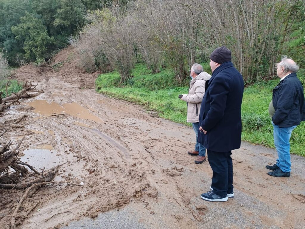 LAVORI IN CORSO – A Ficarra sulla “provinciale” per Matini