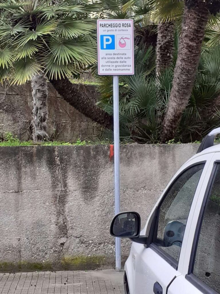 GIOIOSA MAREA – Istituiti i parcheggi rosa