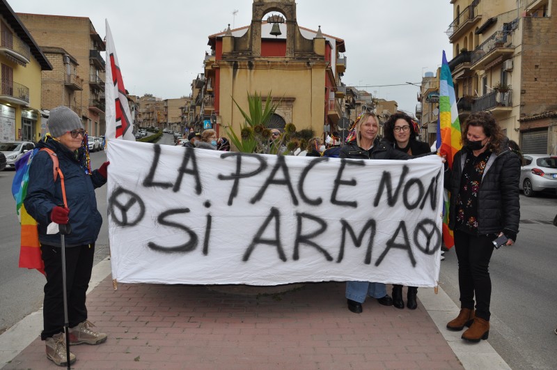 PARTECIPATO CORTEO A NISCEMI – “No alla guerra, contro tutti gli imperialismi”