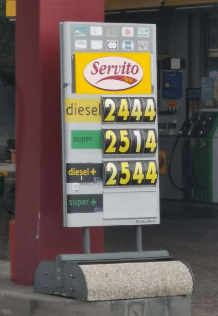 SCANDALOSA ATTUALITA’ – Benzina, oh cara!