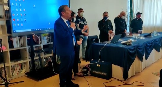 PREVENZIONE – All’Alberghiero la “Scientifica” fa lezione di antidroga insieme alla Polizia Municipale brolese