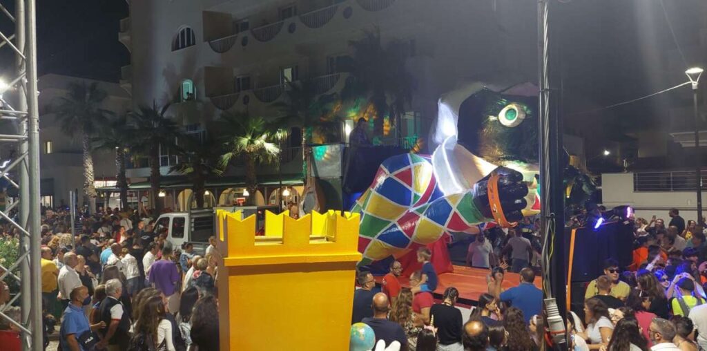 ESTATE BROLESE – Tanta gente al Carnevale Estivo di ieri notte