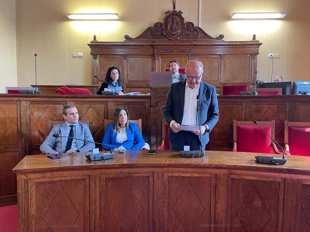 MILAZZO – Il sindaco Midili presenta in aula la relazione del secondo anno di mandato