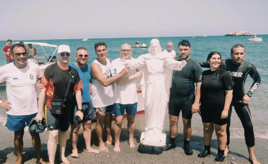 PROCESSIONI A MARE – Quella ieri, a Brolo, del “Cristo degli Abissi”