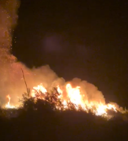 INCENDIO – Sta divampando a Ponte Naso