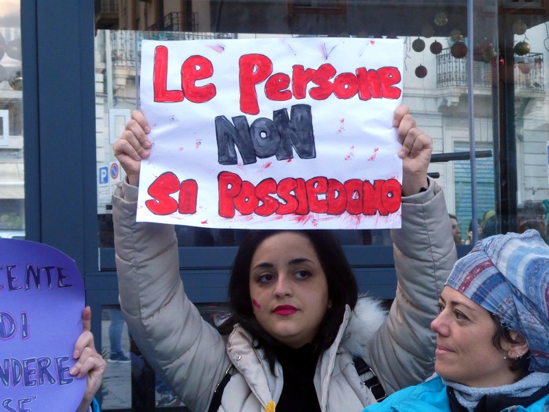 NON UNA DI MENO – In piazza a Messina per la Giornata contro la violenza sulle donne: “Se domani non torno…”