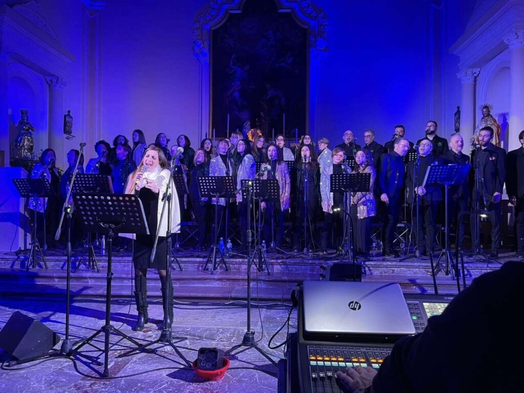 FOTO E BELLA MUSICA – I Joyful song nella Chiesa Madre di Brolo