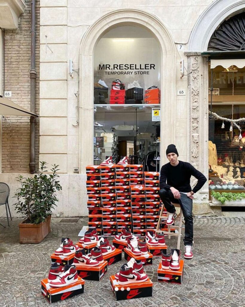 MISTER RESELLER – Il tempio delle sneaker in edizione limitata