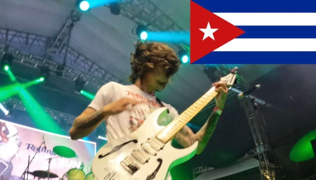DAVIDE LO SURDO – La chitarra usata dall’eterno musicista al Museo Nazionale Cubano