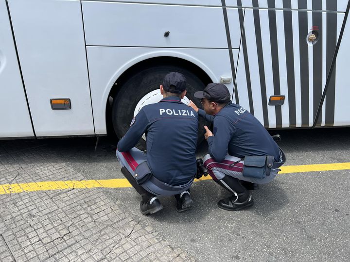 GITE SCOLASTICHE IN SICUREZZA – La Polizia di Stato sospende autobus dalla circolazione