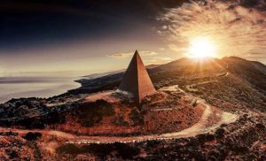 FIUMARA D’ARTE – Grande successo per l’apertura della Piramide 38º Parallelo